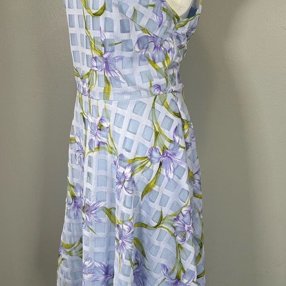 Light Blue Purple Floral Lily Sleeveless Dress - Picture 3 of 6